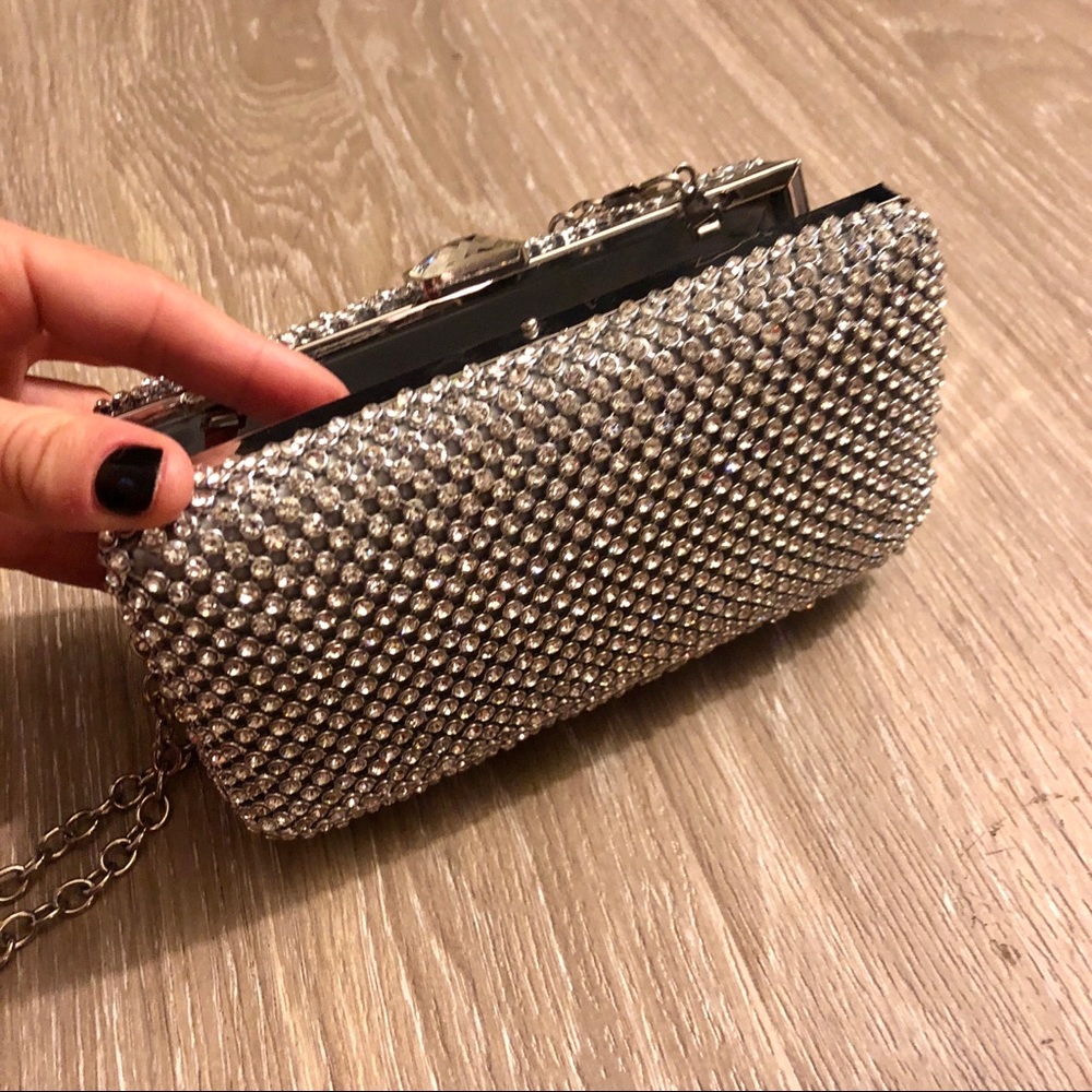 Crystal clutch with chain